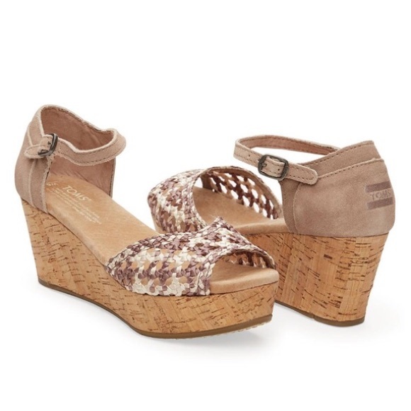 TOMS crochet neutral platform sandals - Picture 2 of 7